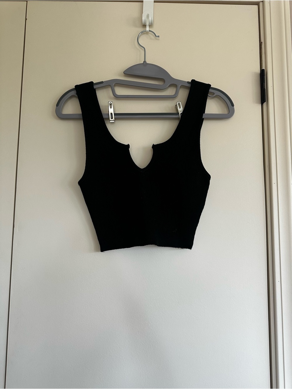 Black Ribbed Notch Neck Crop Tank Top | Y2K Basic